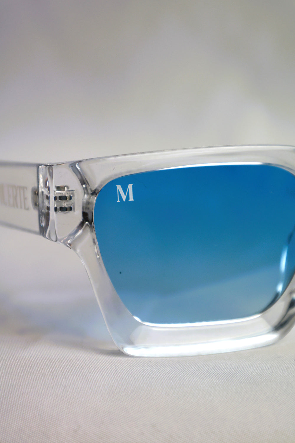 The Classic Sunglasses Clear