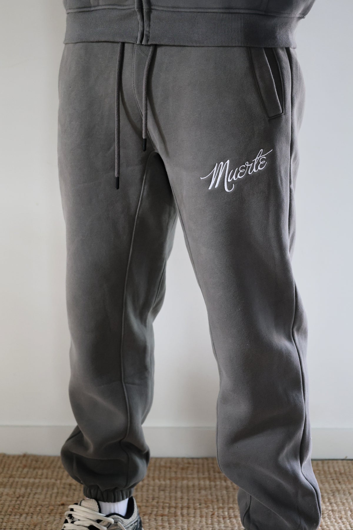 Joggingset Wearable Art Smoke Grey